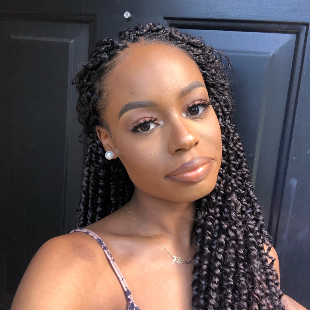 Meet your Posher, Flora